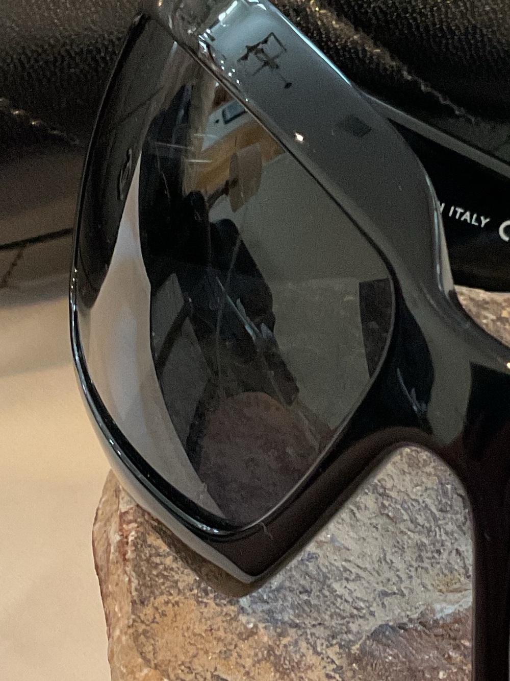 CHANEL Glossy Black Oversized Sunglasses with Quilted Case - Picture 10 of 14